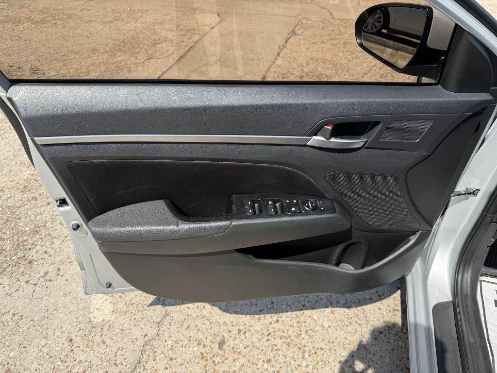 2020 Hyundai Elantra - $11,995