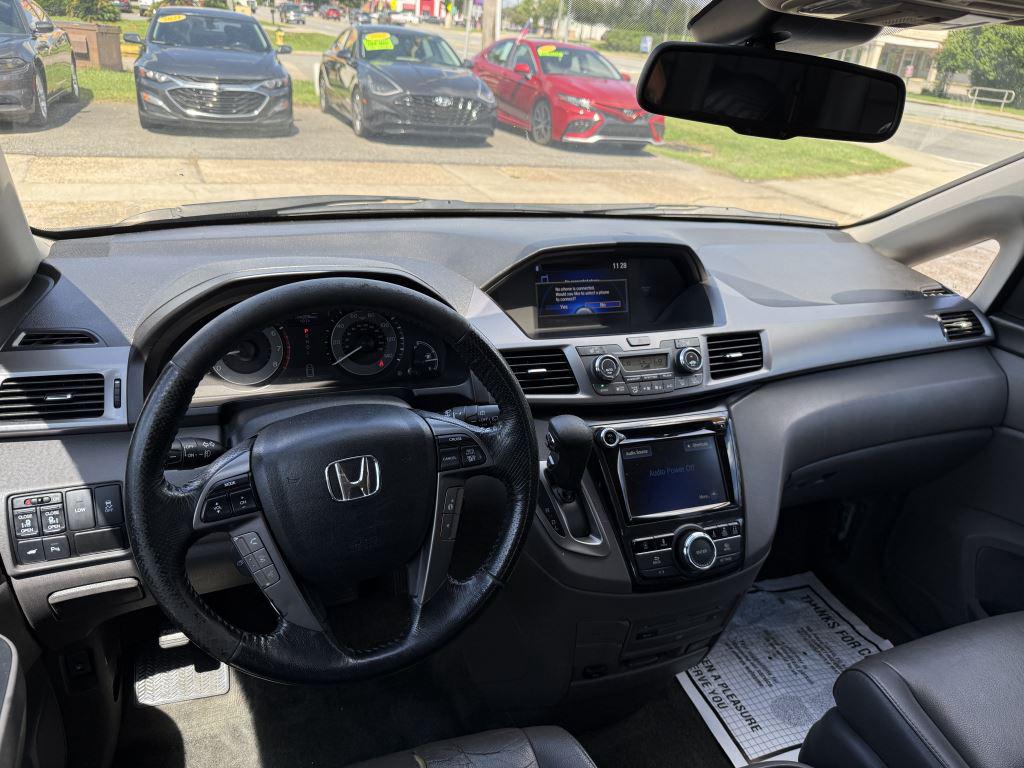 2015 Honda Odyssey - $11,995
