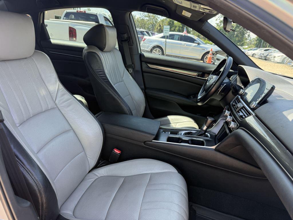 2019 Honda Accord - $15,995