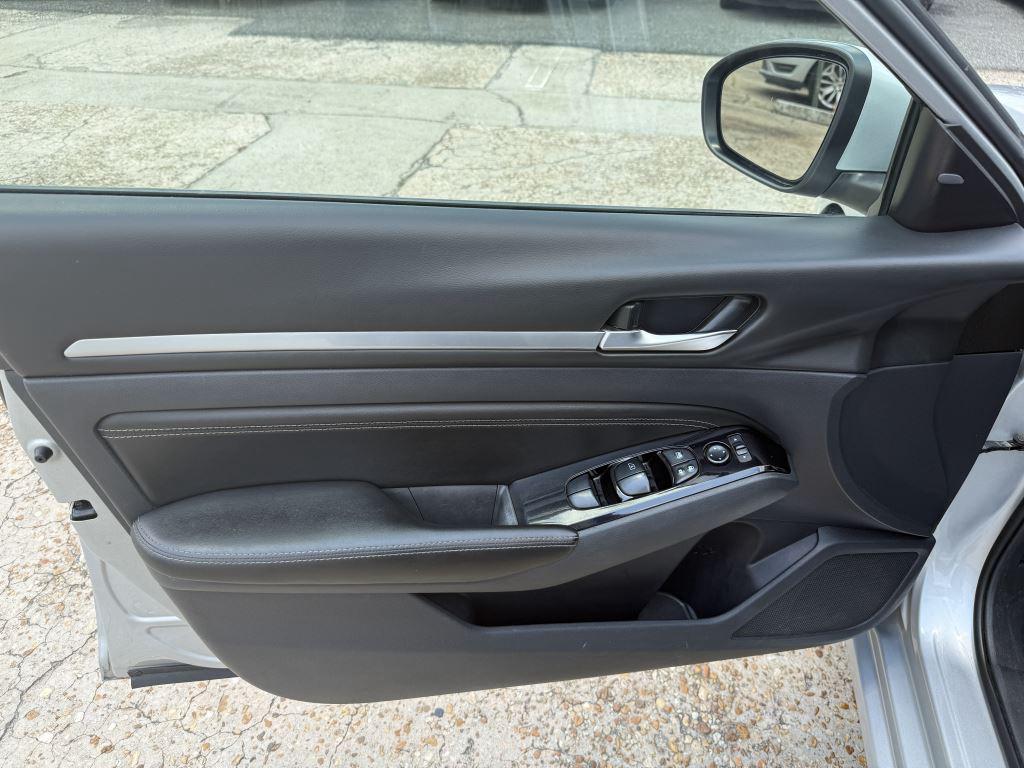 2023 Nissan Altima - $17,995