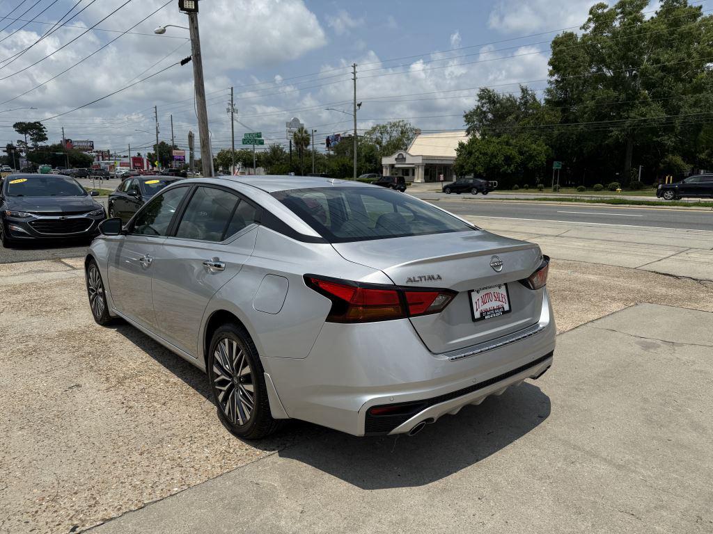 2023 Nissan Altima - $17,995