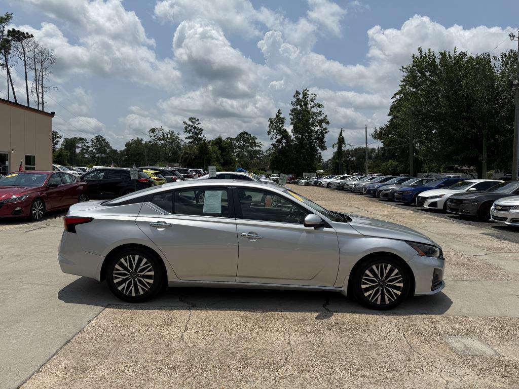 2023 Nissan Altima - $17,995