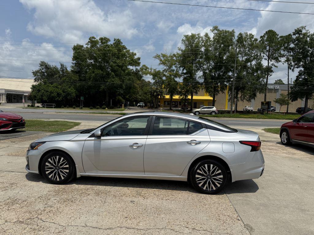 2023 Nissan Altima - $17,995