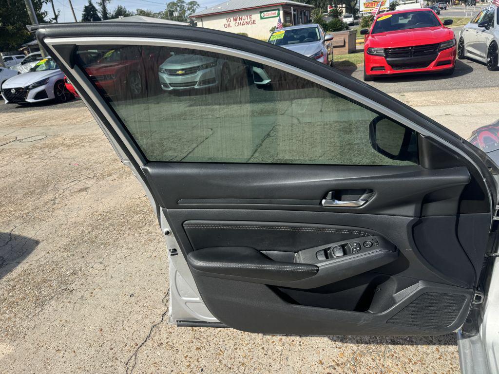 2019 Nissan Altima - $10,995