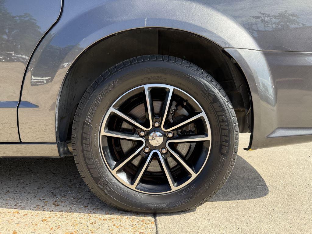 2018 Dodge Grand Caravan - $7,995