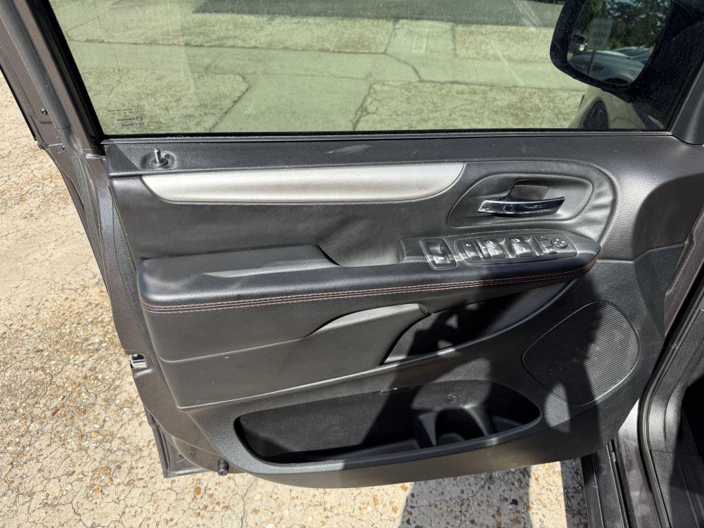 2018 Dodge Grand Caravan - $7,995