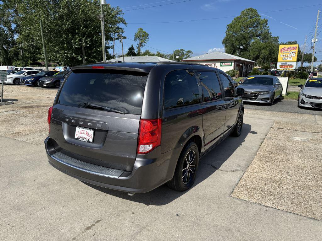 2018 Dodge Grand Caravan - $7,995