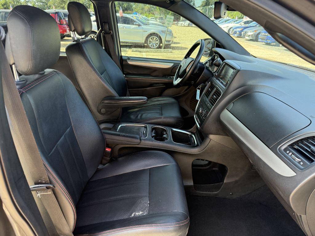 2018 Dodge Grand Caravan - $7,995