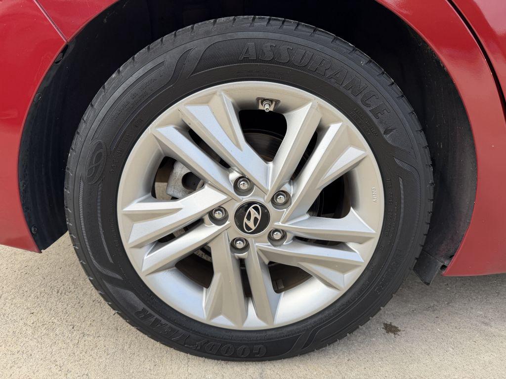 2019 Hyundai Elantra - $9,500