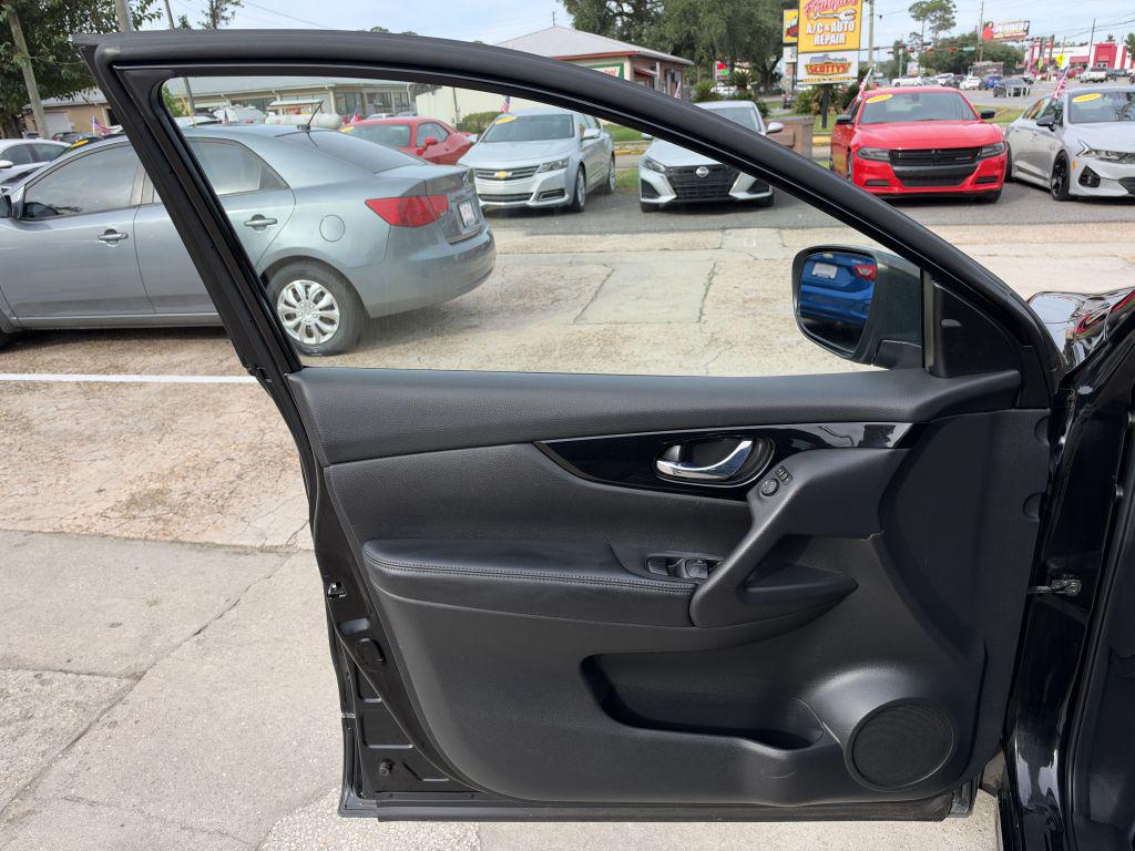 2018 Nissan Rogue - $11,995