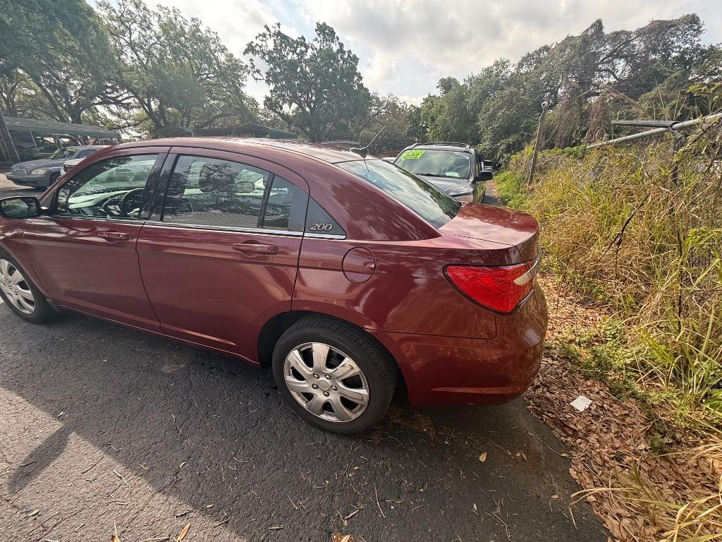 2013 Chrysler 200 LX photo