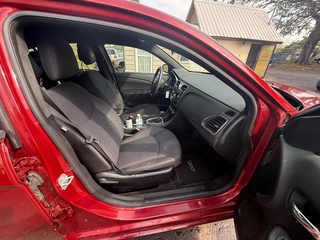 2013 Chrysler 200 LX photo