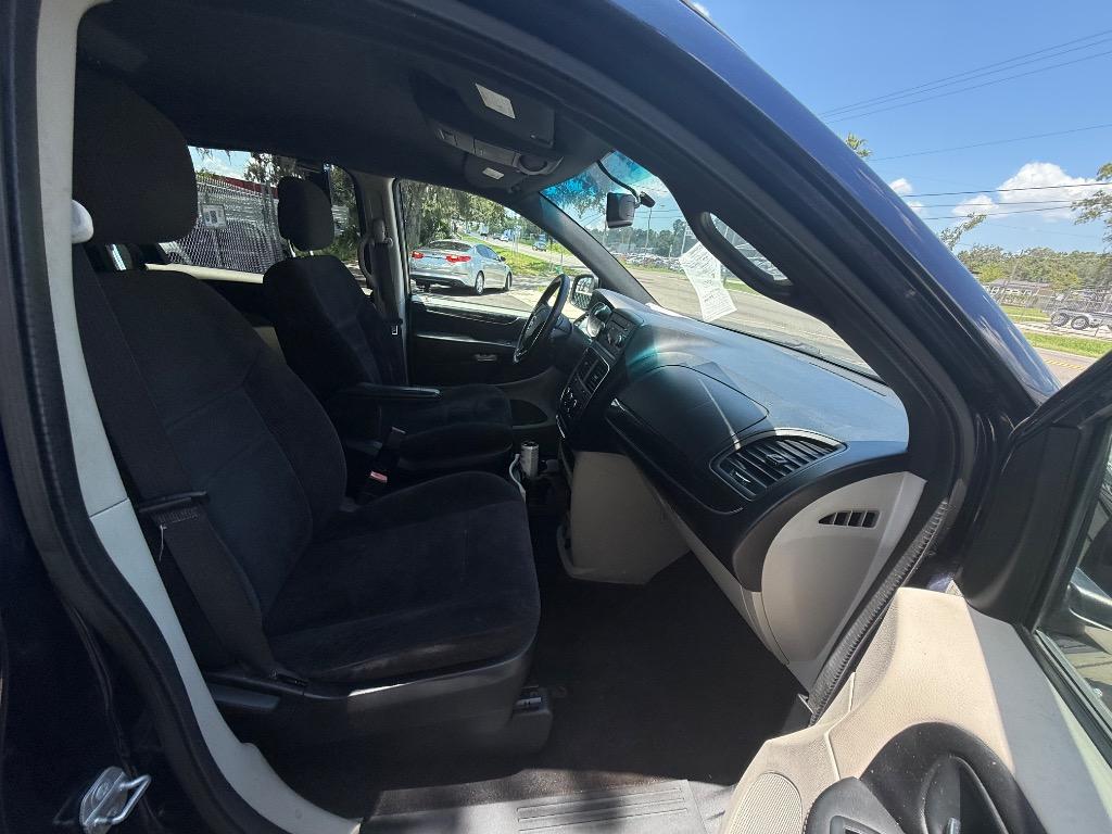 2014 Dodge Grand Caravan - $7,950