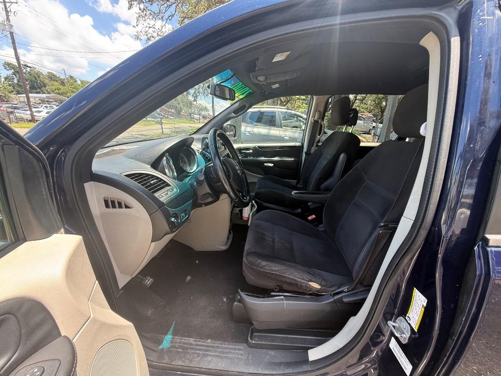 2014 Dodge Grand Caravan - $7,950
