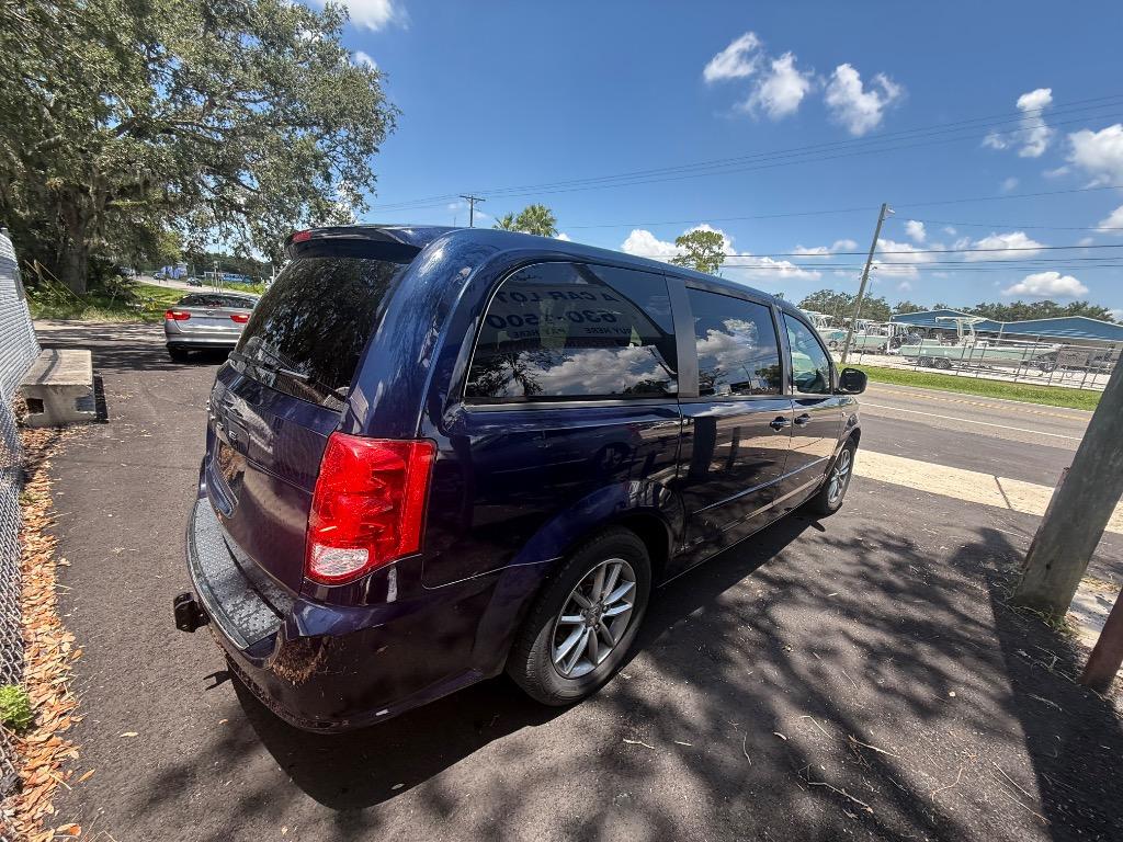 2014 Dodge Grand Caravan - $7,950