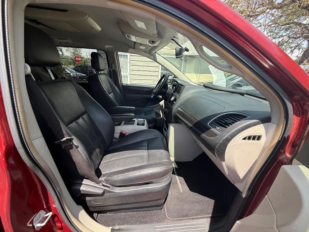 2013 Chrysler Town & Country Touring photo