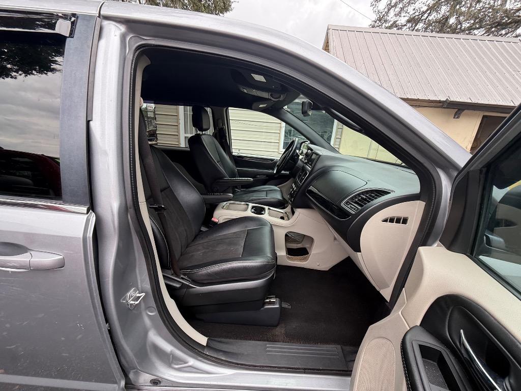 2019 Dodge Grand Caravan - $6,950