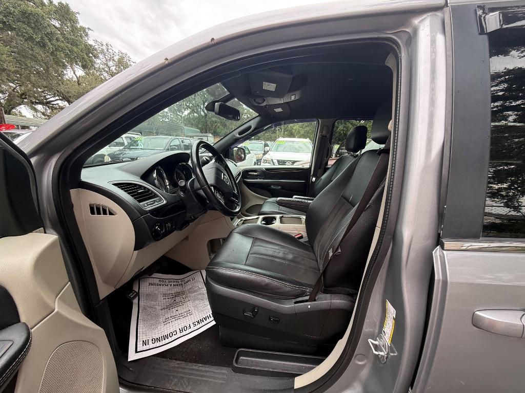 2019 Dodge Grand Caravan - $6,950