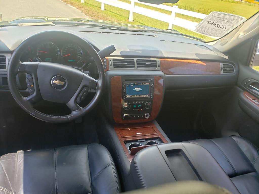 2008 Chevrolet Suburban LT 1500 photo