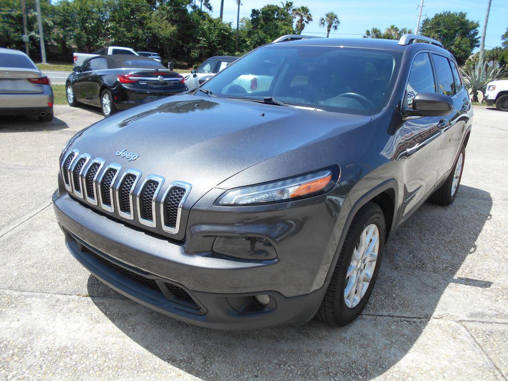 2015 Jeep Cherokee - $11,990