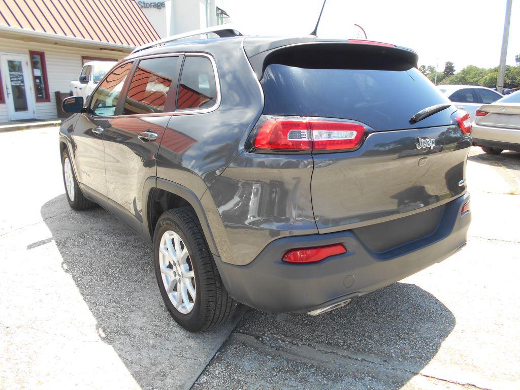 2015 Jeep Cherokee - $11,990
