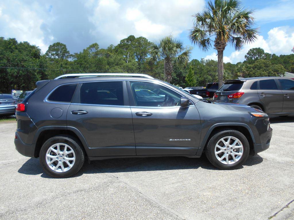 2015 Jeep Cherokee - $11,990