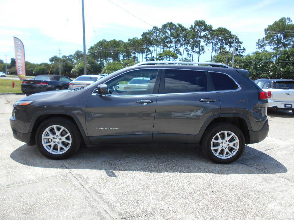 2015 Jeep Cherokee - $11,990