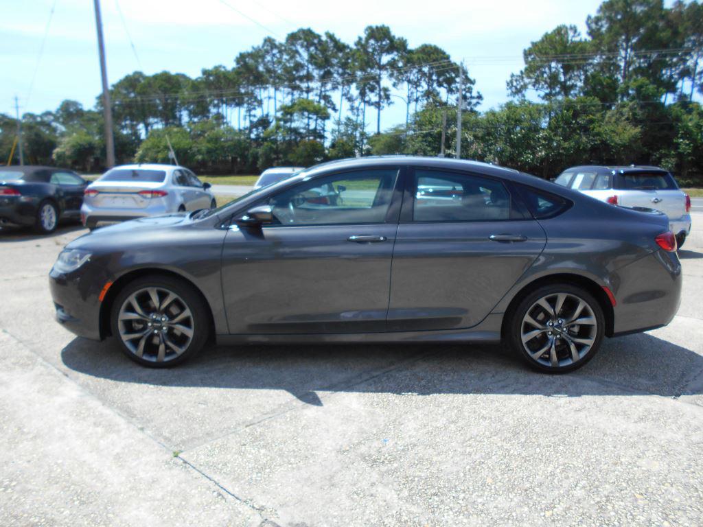2016 Chrysler 200 - $8,990