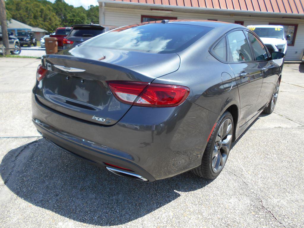 2016 Chrysler 200 - $8,990