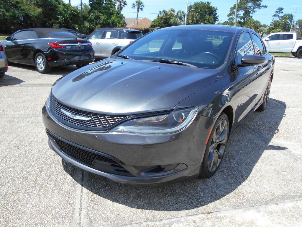 2016 Chrysler 200 - $8,990