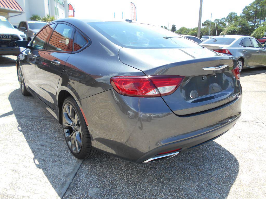 2016 Chrysler 200 - $8,990