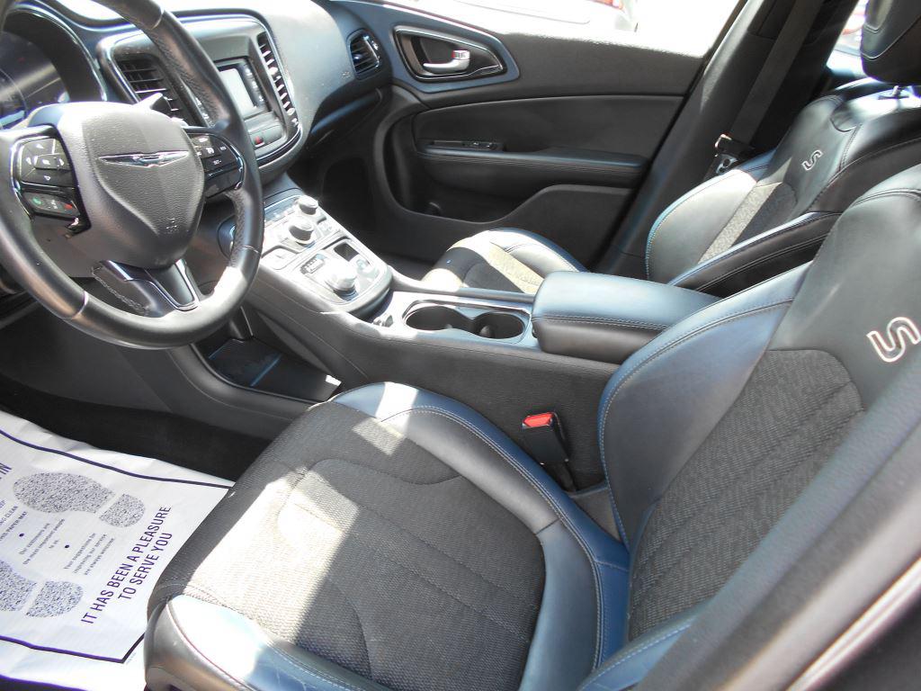 2016 Chrysler 200 - $8,990