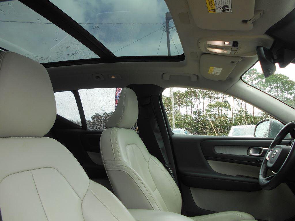 2024 Volvo XC40 - $23,990