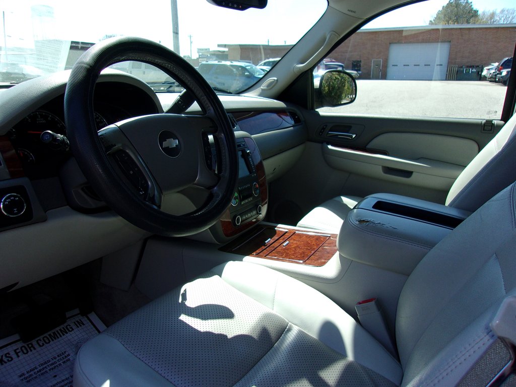 2009 Chevrolet Suburban LTZ 1500 photo