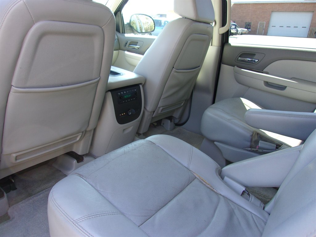 2009 Chevrolet Suburban LTZ 1500 photo