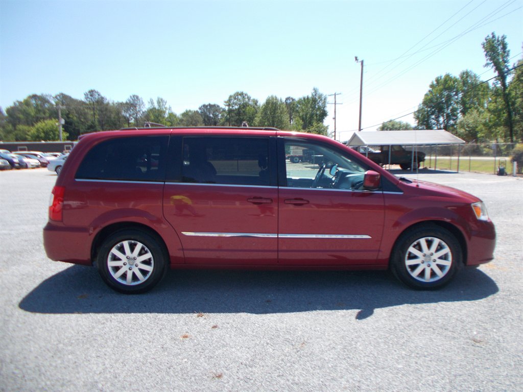 2014 Chrysler Town & Country Touring photo