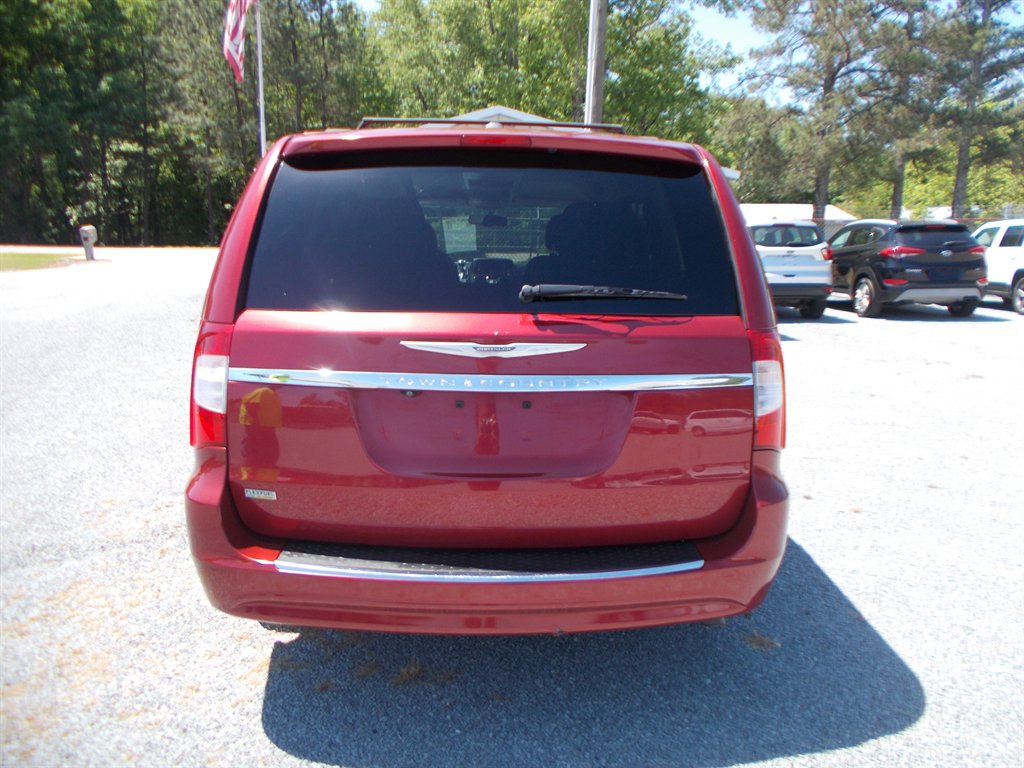 2014 Chrysler Town & Country Touring photo