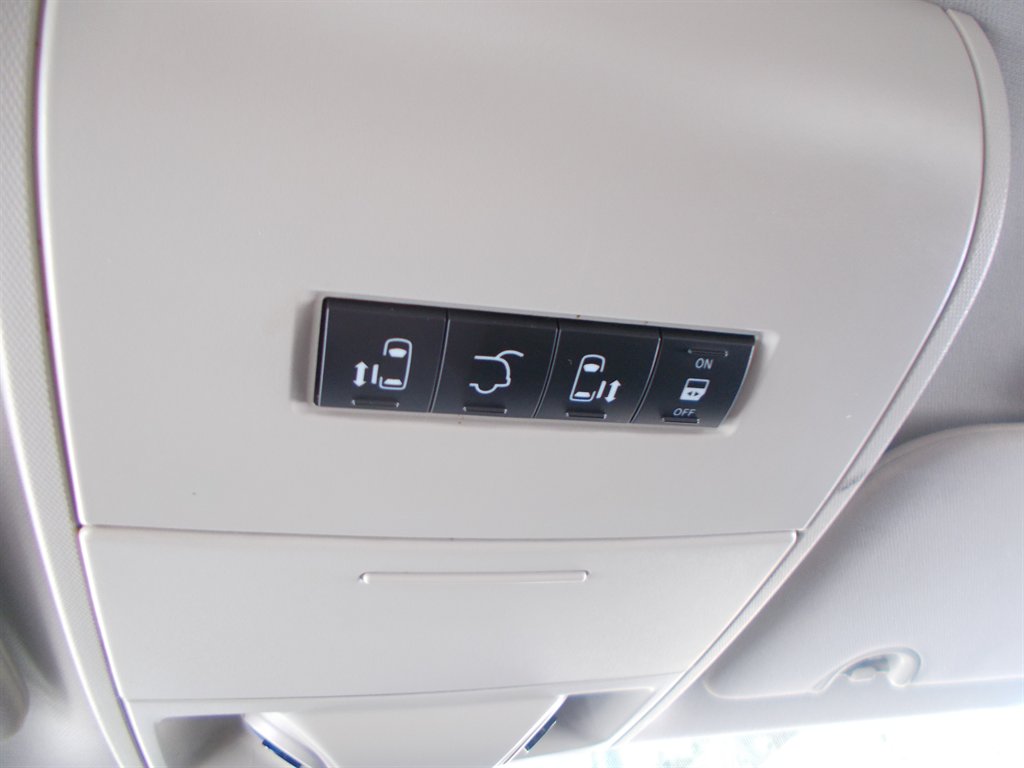 2014 Chrysler Town & Country Touring photo