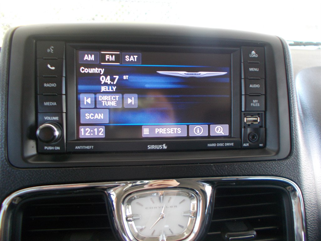 2014 Chrysler Town & Country Touring photo