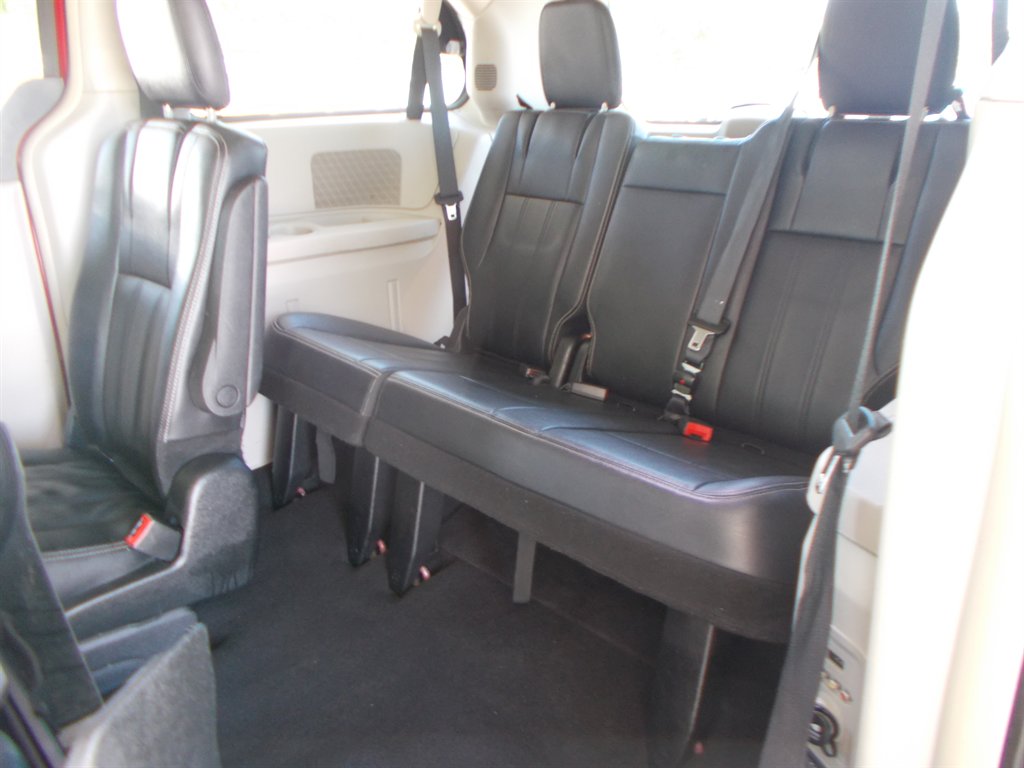 2014 Chrysler Town & Country Touring photo
