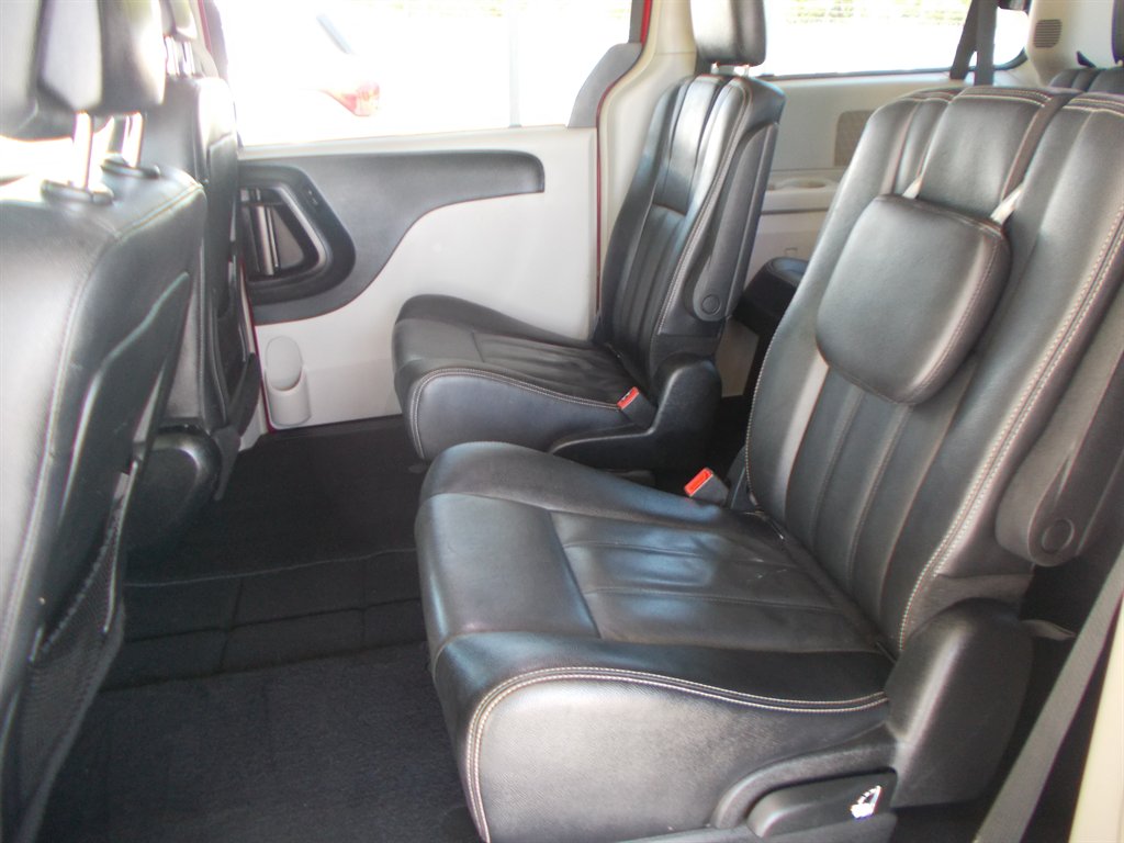 2014 Chrysler Town & Country Touring photo