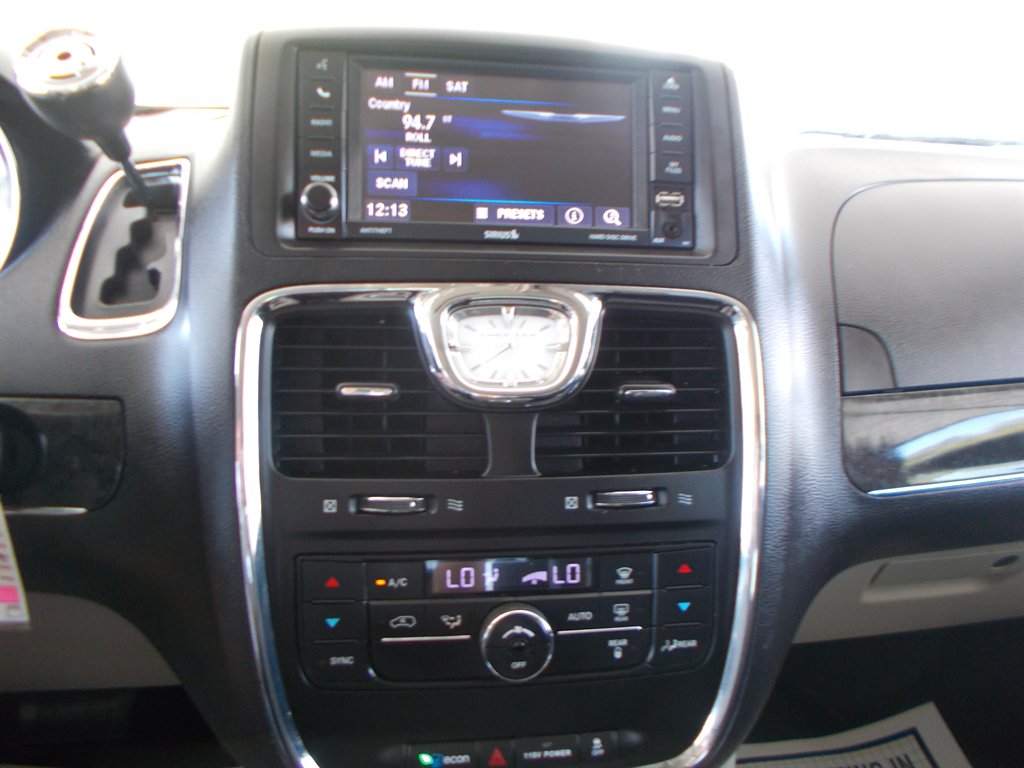 2014 Chrysler Town & Country Touring photo