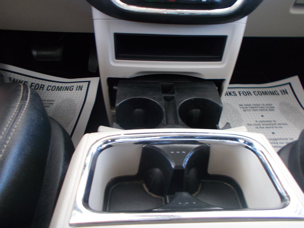 2014 Chrysler Town & Country Touring photo