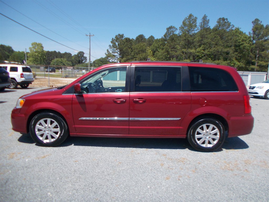 2014 Chrysler Town & Country Touring photo