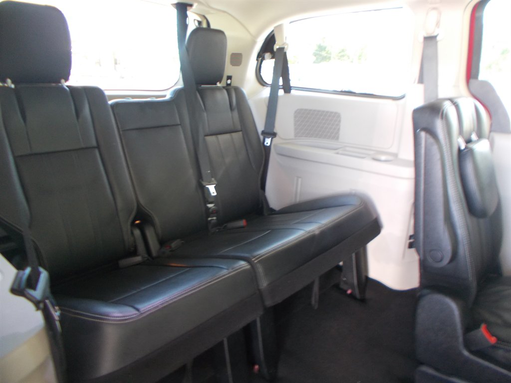 2014 Chrysler Town & Country Touring photo