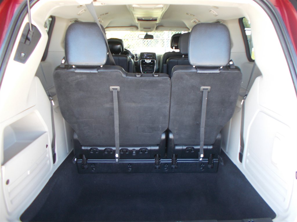 2014 Chrysler Town & Country Touring photo