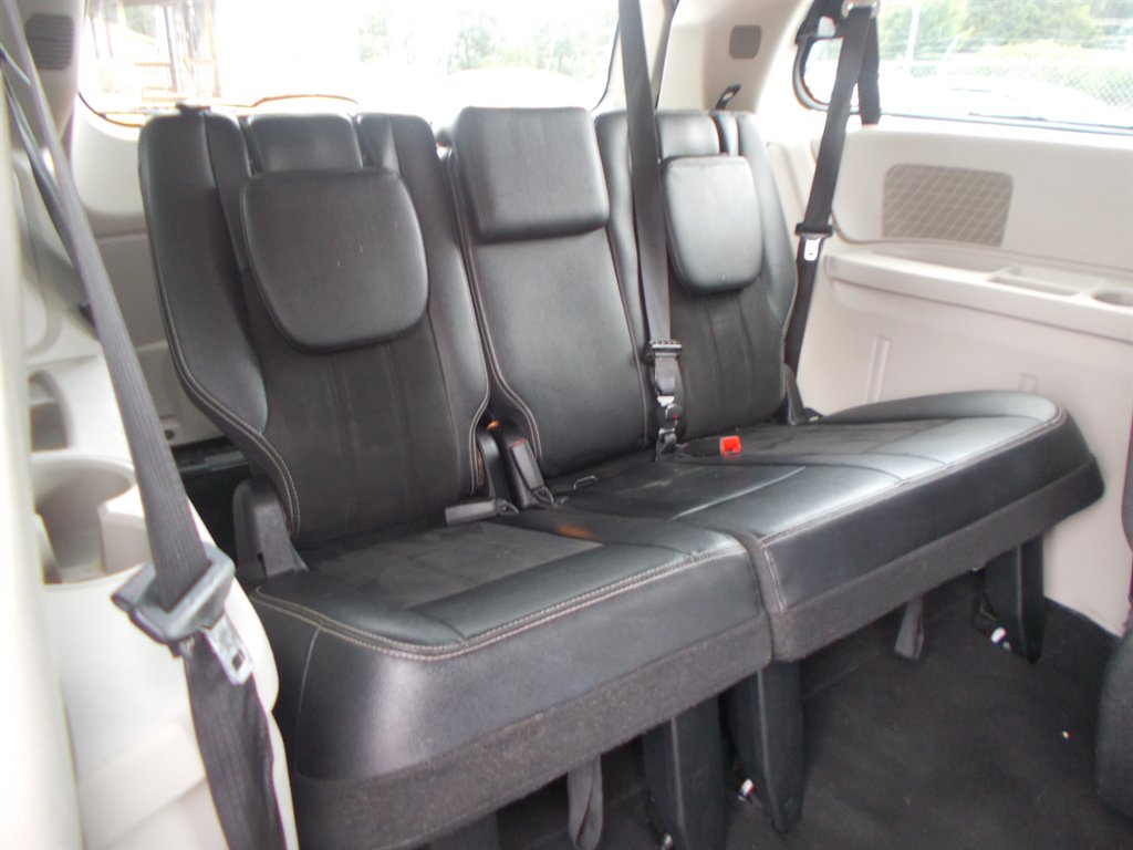 2019 Dodge Grand Caravan - $11,500