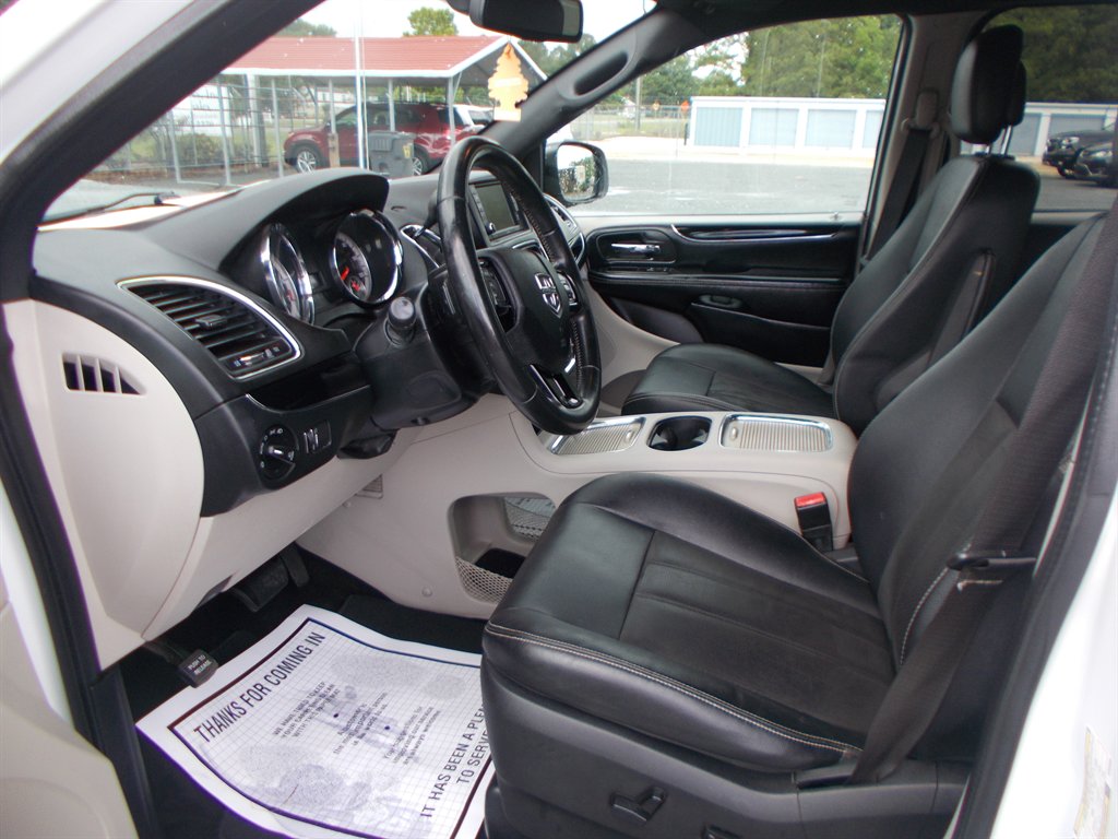 2019 Dodge Grand Caravan - $11,500