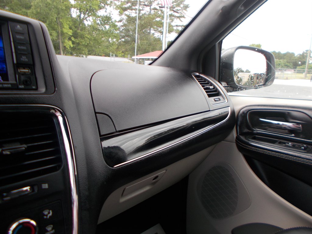 2019 Dodge Grand Caravan - $11,500
