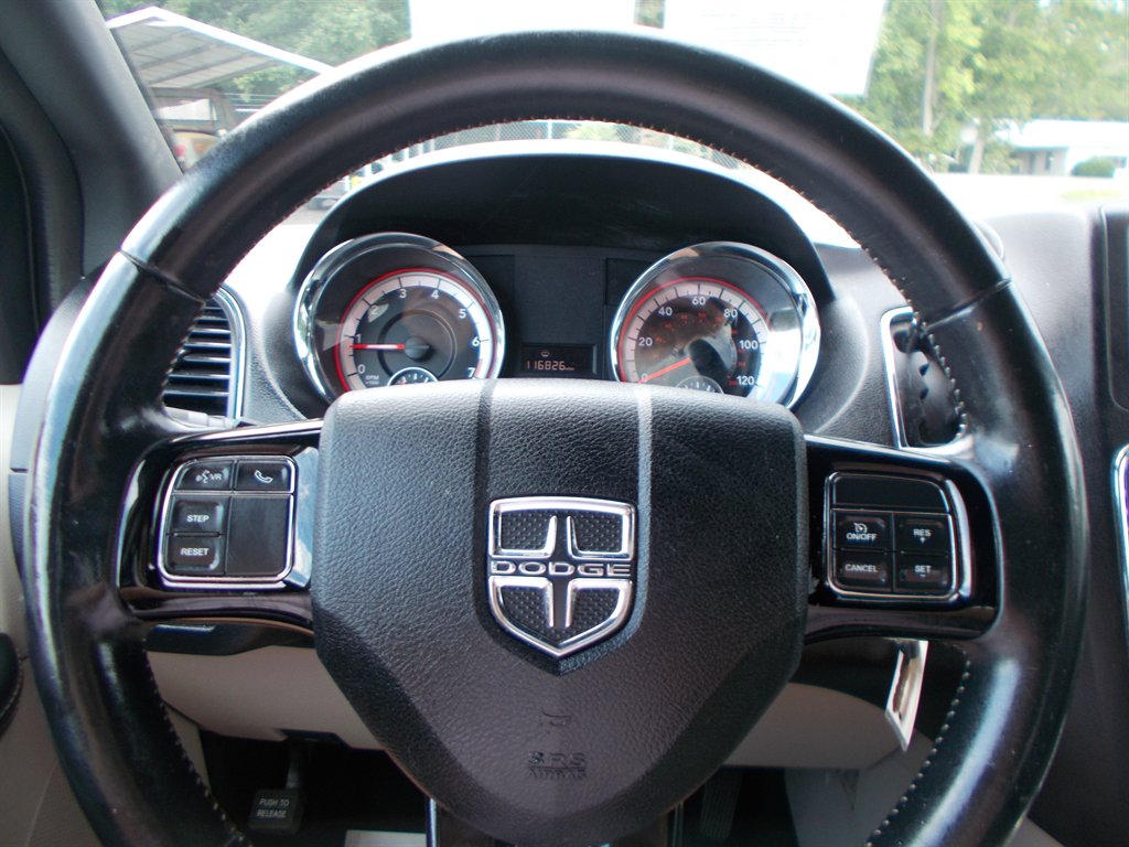 2019 Dodge Grand Caravan - $11,500